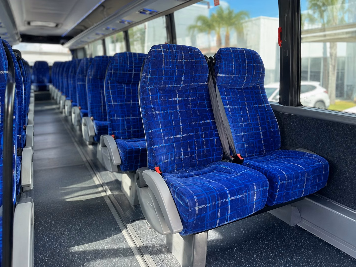 cardinals fan shuttles from st charles to busch stadium