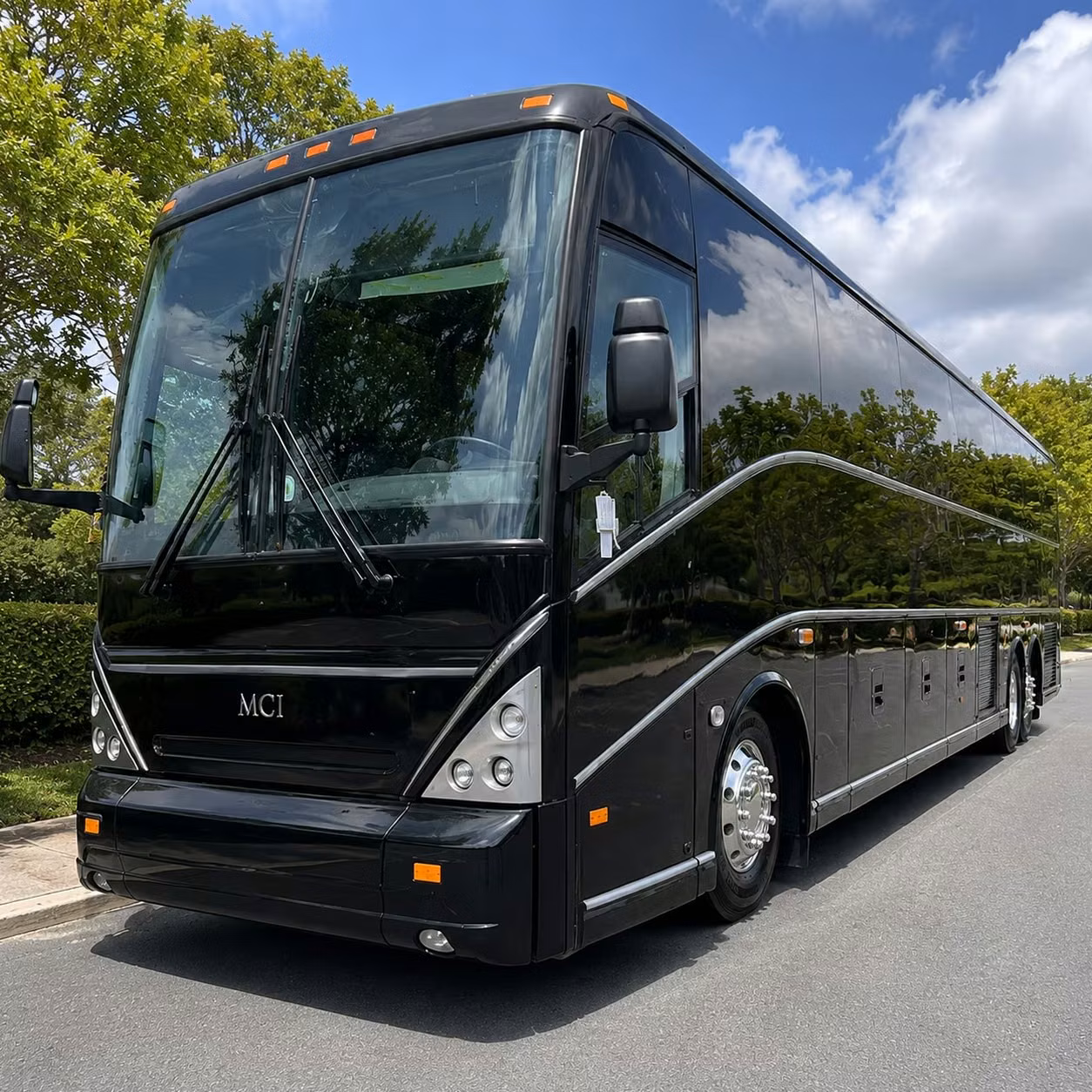 concert bus rentals to hollywood casino amphitheatre and greater st louis venues